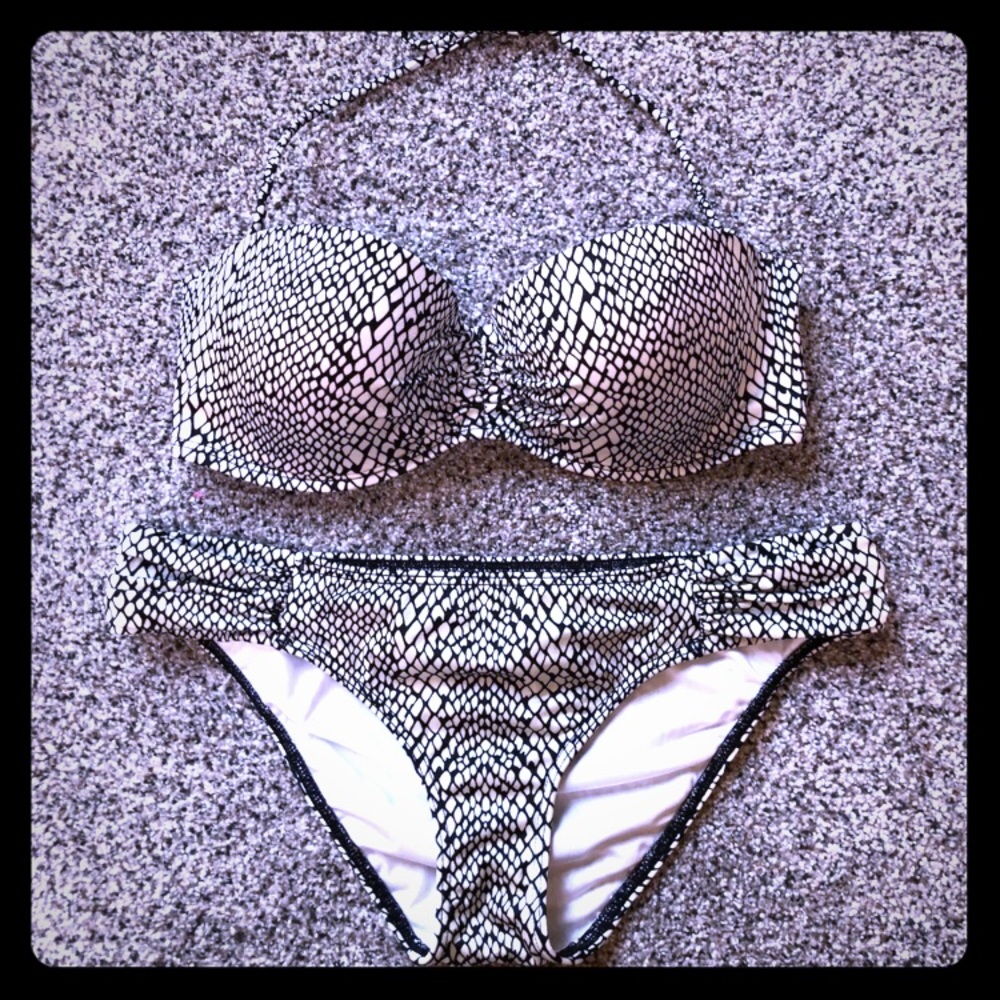 Victoria secret bathing suit/ small & 32D